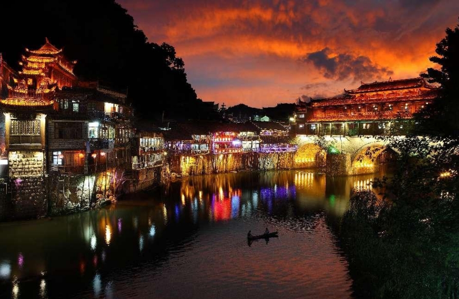 湖南 凤凰古城 芙蓉古镇 湘西核心矮寨奇观景区 三天游