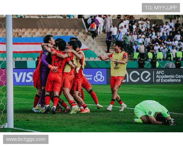 中超激烈对决上演,豪门球队争夺榜首位置,精彩进球频频上演 - 副本 中超激烈对决上演,豪门球队争夺榜首位置,精彩进球频频上演 - 副本